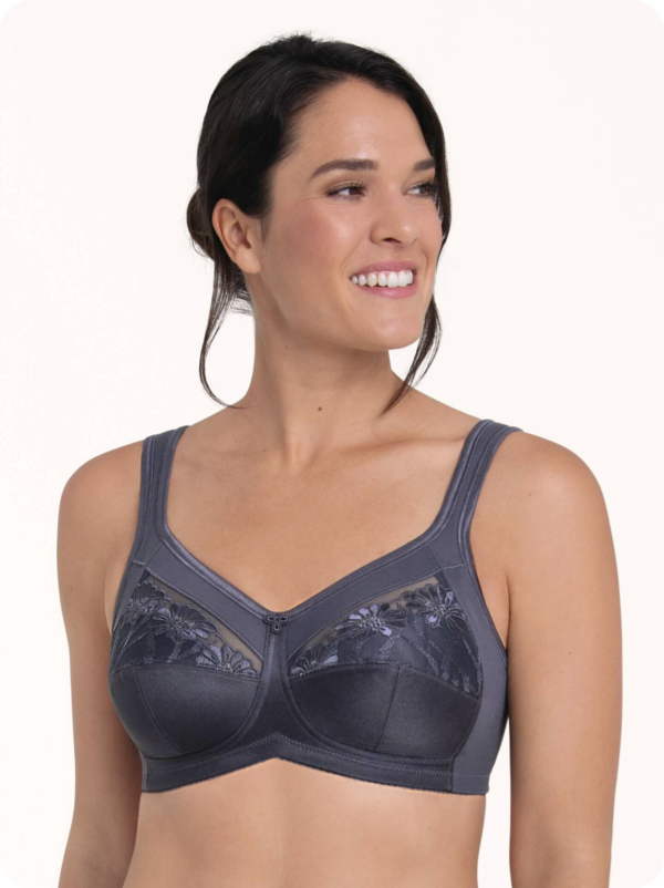 Anita Safina bra